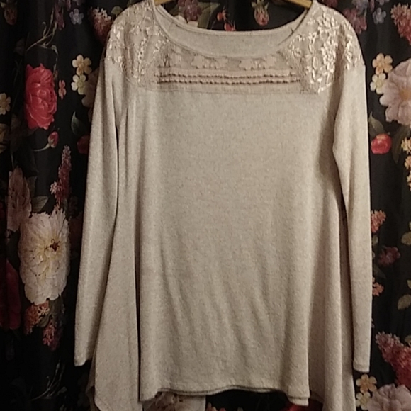 Beautiful lace knit sweater💕 - Picture 1 of 6